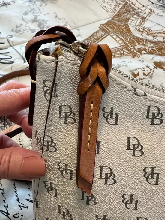 EUC! Dooney & Bourke Tracy Crossbody with Brown Trim and Strap - Picture 3 of 13